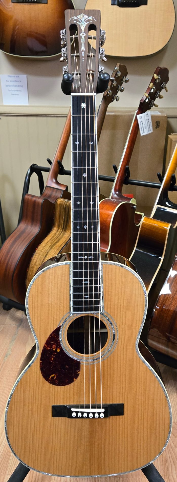 Eastman E40OO-TC Left Handed - Woodstock School of Music